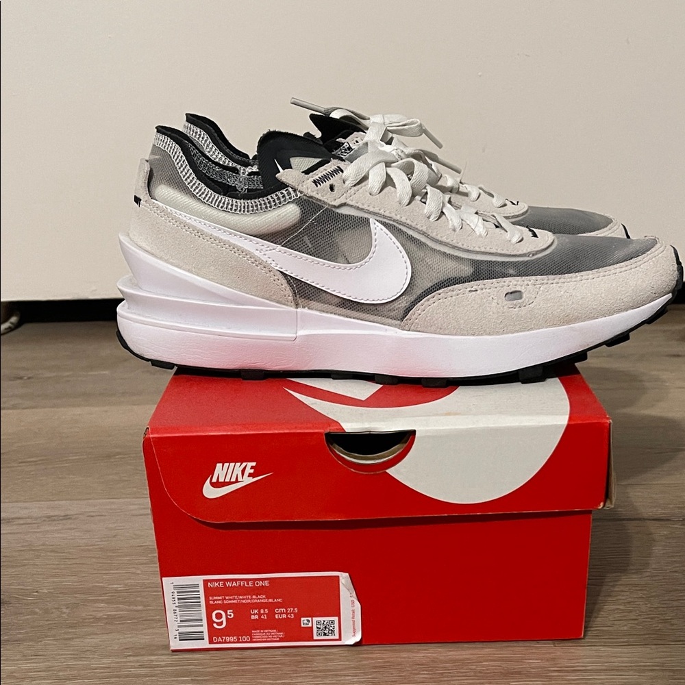 Nike Waffle One Men's White and Gray Sneakers